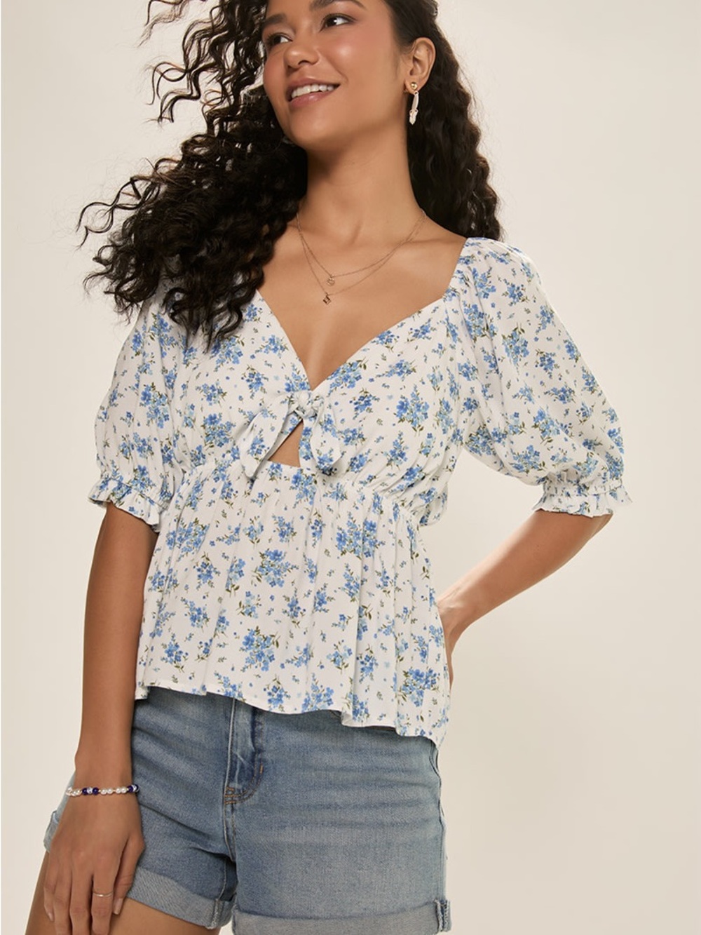 ✨ Francesca’s Blue Floral Tie-Front Blouse ✨